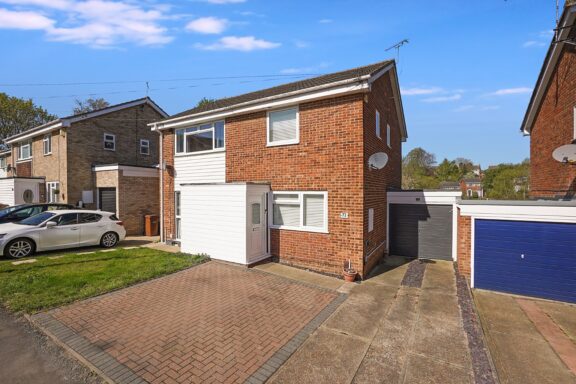 72 Nightingale Close Image